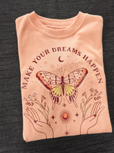 Load image into Gallery viewer, 4-5 'Make your Dreams Happen' peach short sleeved tee